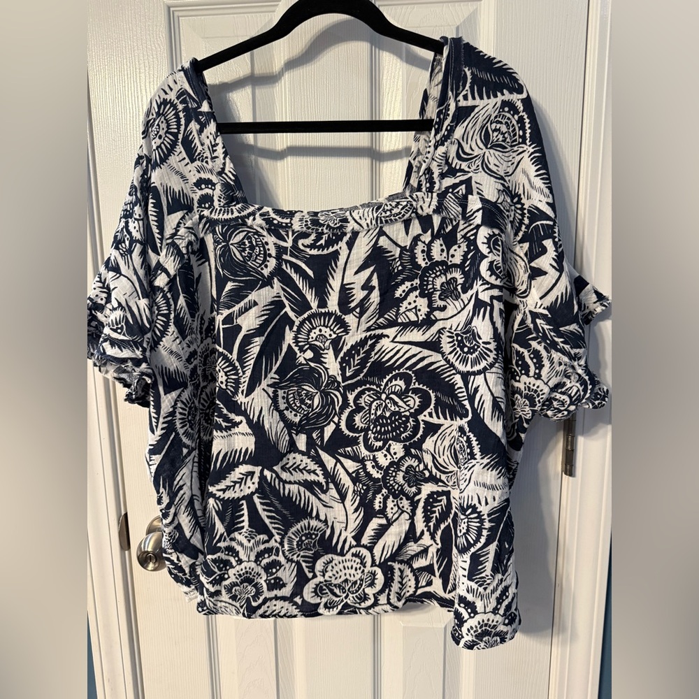 Wonderly Navy and White Floral Square Neck Blouse